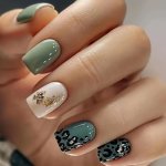 24PCS Short Square Press On Nails With Golden Foil Design Leopard Print Design Fake Nails Full Cover False Nails For Women And G
