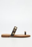 Athena 16 Slip-on - Black