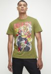 Osaka 6 Narrative Stnd Tee - Khaki Olive