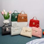 Chic Vintage-inspired MINI Handbag For Women - Fashionable Faux Leather Crossbody Bag With Crocodile Pattern Easy Clean