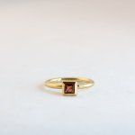 Square Small- Garnet - Medium