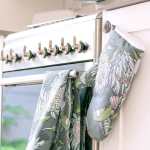 Single Oven Gloves Eight Styles - Floral Kingdom Ochre
