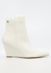 Love 1 Wedge Boot - White