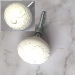 JP773 White Resin Flourish
