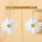 Chic Daisy Acrylic Pendant Earrings For Women - Elegant & Unique White Floral Design Perfect Gift For Holidays & Special Occasio