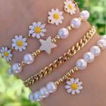 4PC Daisy Flower Pendant Beaded Bracelet Set With White Faux Pearls Beads Stackable Hand String Jewelry Set
