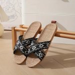 Unisex Solid Colour Cross Straps Open Toe Slippers Comfy Non Slip Sweat Absorbing Slides For Men's & Women's Indoor Activities
