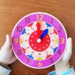 Wooden Clock Children's Early Education Cognitive Clock Puzzle Enlightenment Toys The Color Of The Second Hand And Hour Hand Is 