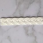 JP765 Resin While Elegant Border Heart
