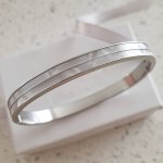Oakley Shell Bangle Stainless Steel Clip Open Hinge Bangle Inside Diameter 5.5CM