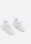 Trainers - White