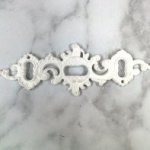 JP745 White Resin Key Scroll