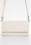 Calvin Klein Sculpted Long Fold Strap Deboss-gray Morn