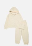 PoP Candy Tracksuit Set-beige