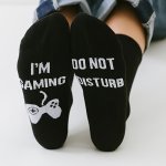 1 3 Pairs Men's 'do Not Disturb I'm Gaming' Print Crew Socks Funny Comfy Breathable Casual Thermal Socks Winter & Autumn