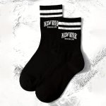 1 Pair Of Men's Trendy Striped Letter Pattern Crew Socks Breathable Comfy Casual Unisex Socks For Men's Outdoor Wearing