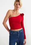 Rose Detailed Asymmetric Collar Knitted Blouse - Red