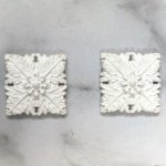 WJP727 White Resin 4 Leaf Square 2'S