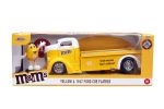Jada Toys Jada M&m's Yellow 1947 Ford Coe Flatbed 1:24 With Figure