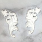 JP712 White Resin Baroque Swirl Leaf 2'S