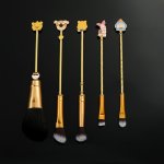 5PCS SET Delicate Disney Kawaii Winnie Pooh Makeup Brushes Set Bear Piglet Tigger Eeyore Makeup Tools Professional Beauty Cosmet