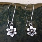 Charming Silvery Daisy Drop Earrings - Cute Vintage-inspired Alloy Fashion Jewelry For Women Perfect For Casual Attire