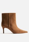 Heeled Boots - Dark Beige
