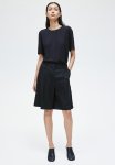 Chain-decorated Top - Black