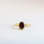 Oval Large - Garnet - Small