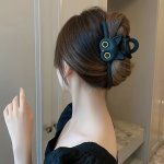 Cartoon Cat Hairpin For Women: Black And White Design Cute Claws Plastic Material One-piece Fashionable Hair Accessories Suitabl