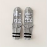 1 Pair Men's Novelty Creative Letter Striped Graphic Breathable Cotton Blend Comfy Mid Crew Socks For Autumn Winter Daily Wear B