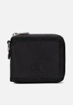 Calvin Klein Over Webbing Sq Zip Around - Black