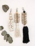 Shell Keyrings - Short Shell With White Leaf