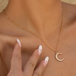 Moon Pendant Necklace Rhinestones Inlaid Zinc Alloy Neck Jewelry Simple Style Thin Chain Clavicle Necklace For Women For Eid Ram