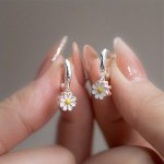 Exquisite Enamel Daisy Decor Hoop Earrings Elegant Cute Style Copper Jewelry Delicate Gift For Women