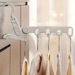Portable 5-HOLE Foldable Clothes Hanger - Ideal For Outdoor Travel & Camping Wall-mounted Storage Solution