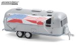 Greenlight – 1:64 Hitched Homes Series 9 1972 Airstream Land Yacht Safari