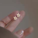 1 Pair Sweet And MINI Daisy Flower Stud Earrings For Girls Summer Earrings