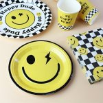10PCS Disposable Dinnerware Set Checkered Paper Dinner Plates 17.78CM 22.86CM Napkins Cups With Smile Designed Party Decoration