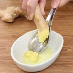 1PC Stainless Steel Ginger Grater Spoon Garlic Grater Lemon Zester Ergonomic Manual Kitchen Masher For Fresh Spices Kitchen Gadg