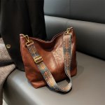 Retro Women's Hobo Bag Fashionable And Minimalist Crossbody Bag Large Capacity Shoulder Bag For Travel And Commuting