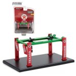 Greenlight – 1:64 Four Post Lifts Series 2 Texaco