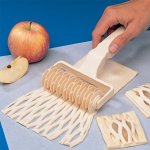 Make Perfect Pie Crusts With This 1PC Pastry Lattice Roller Cutter