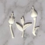 JP767WHITE Resin Buds In The Garden