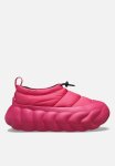 Crocs Overpuff Shorty - Dragon Fruit