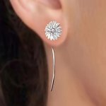 Exquisite Chrysanthemum Heart Design Dangle Earrings Elegant Cute Style Alloy Jewelry Delicate Female Ear Ornaments