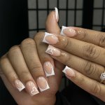 24PCS Minimalist Style Fake Nails White French Tip Press On Nails With Cute Heart Design Glossy Medium Square False Nails For Wo