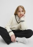 Cable V-neck Neck Knit