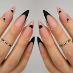 24PCS Heart Press On Nails French Pointed Tips Nails Black Nude Fake Nails With Heart Design Acrylic Nails Glue On Nails Artific