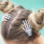 Punk Style Skeleton Hair Claw Clip - Plastic Skull Hand Barrette Zombie Bone Claw Hairpin Single Piece Color Matching Horror Par